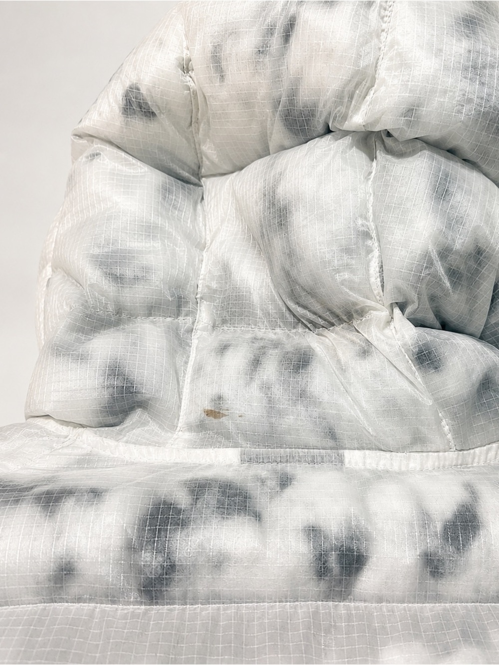 Nike White Ripstop Hooded Jacket with Subtle Marble Detail - Picture 6 of 9